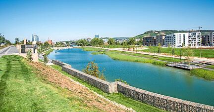 Der Karlssee auf dem ehemaligen Heilbronner Bundesgartenschaugelände verfügt über ein besonderes System zur Wasserreinigung und -speicherung.
Foto: Buga GmbH