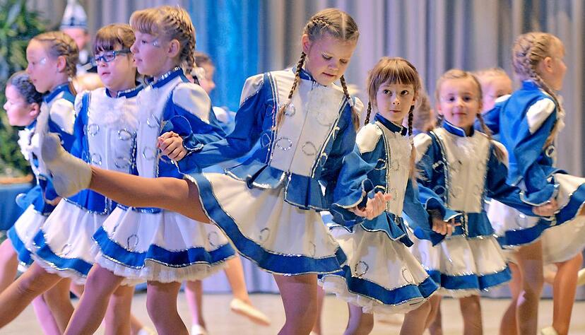 Sogar die Kükengarde des Karneval Club Kirchhausen beweist hohes Niveau. Der Verein hat in allen Altersklassen hervorragende Tänzer.Fotos: Mario Berger Sogar die Kükengarde des Karneval Club Kirchhausen beweist hohes Niveau. Der Verein hat in allen Altersklassen hervorragende Tänzer.Fotos: Mario Berger