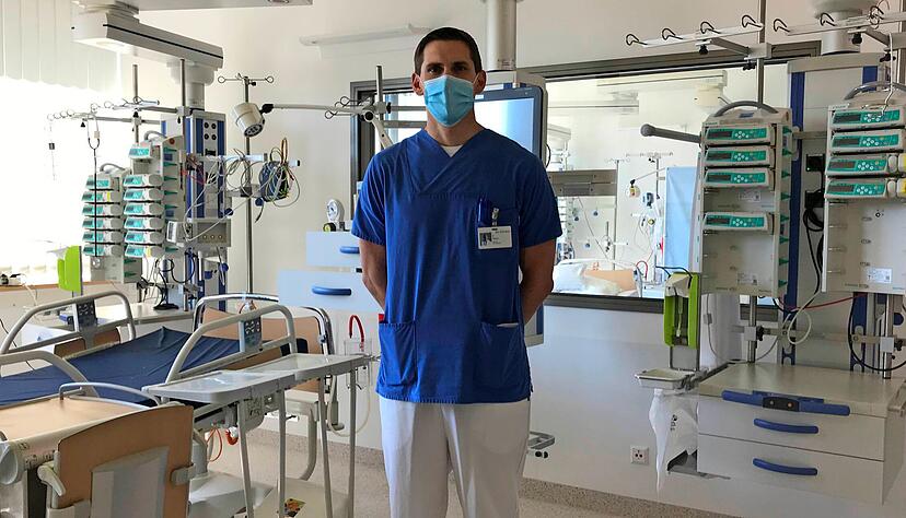 Oberarzt Dr. Dominik Scharpf auf der inzwischen fast leeren Covid-Intensivstation am Gesundbrunnen. Um Ostern war die Station voll.
Foto: Valerie Blass Oberarzt Dr. Dominik Scharpf auf der inzwischen fast leeren Covid-Intensivstation am Gesundbrunnen. Um Ostern war die Station voll.
Foto: Valerie Blass