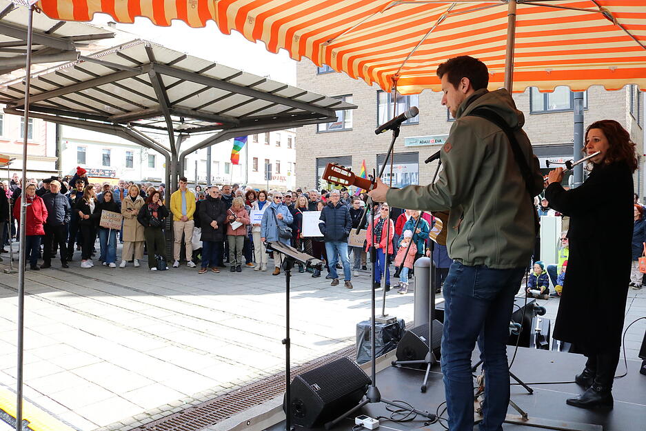 Demo mit 350 Menschen in K&uuml;nzelsau gegen die AfD
