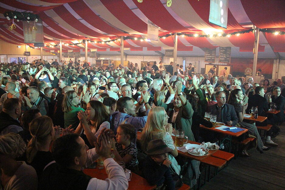 Stimmung beim Volksfest-Auftakt in Mulfingen.