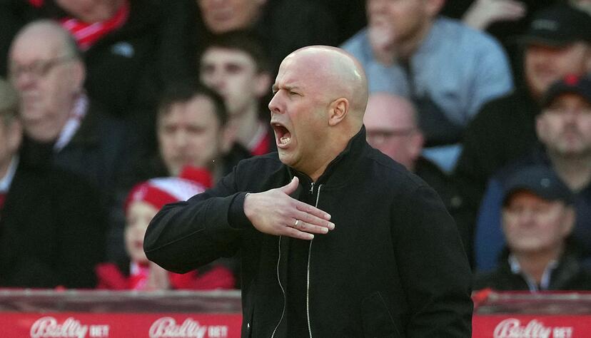 Liverpools Trainer Arne Slot musste kurzfristig auf Florian Wirtz verzichten.