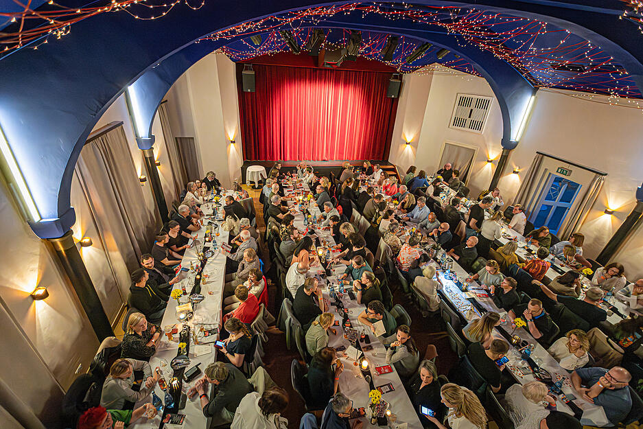 &bdquo;Das ist einfach etwas ganz anderes als im Fernsehen&ldquo;, sagt Besucherin Bettina Jung.
