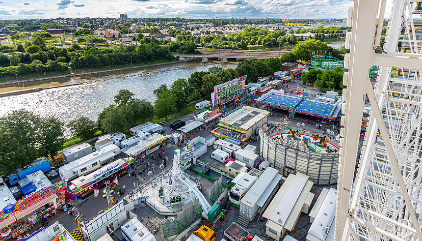 Vorletzter Abend auf dem Heilbronner Volksfest 2024. Das Gelände liegt auf der Theresienwiese am Neckar.