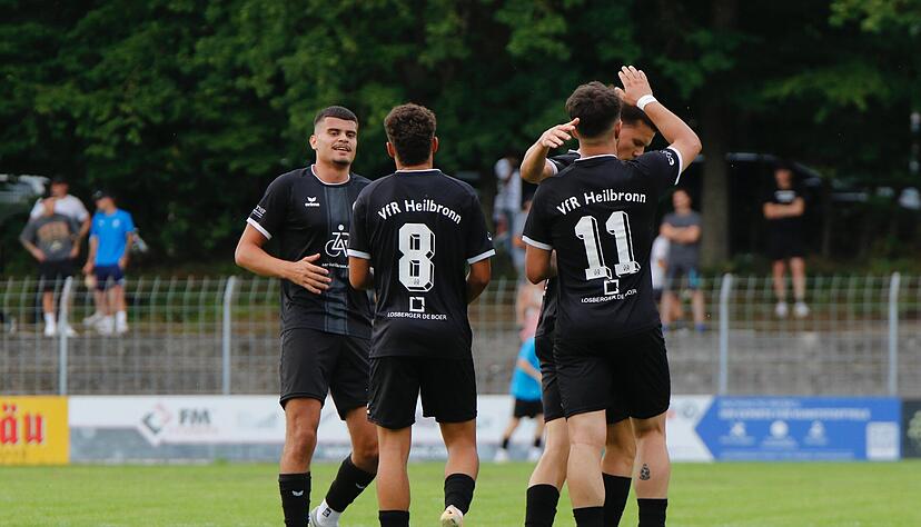 Der VfR Heilbronn gewinnt zum zweiten Mal das Hugo-Koch-Blitzturnier in Eppingen und bezwingt dabei erstmals Türkspor Neckarsulm. Der VfR Heilbronn gewinnt zum zweiten Mal das Hugo-Koch-Blitzturnier in Eppingen und bezwingt dabei erstmals Türkspor Neckarsulm.
