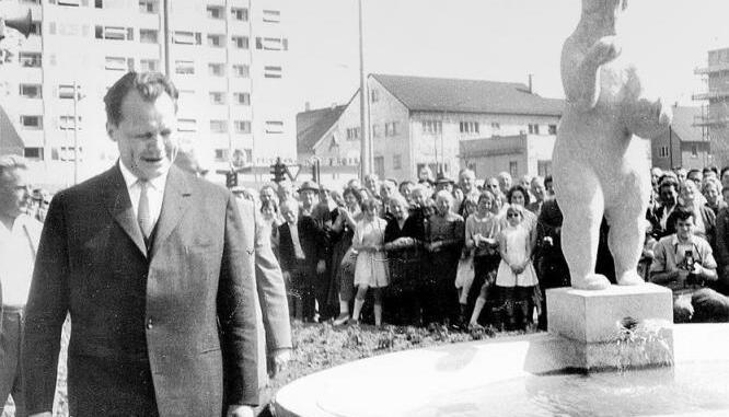 Willy Brandt war &ouml;fter in Heilbronn. 1960 weihte er den B&auml;renbrunnen am Berliner Platz ein.Foto: Archiv/Eisenmenger
