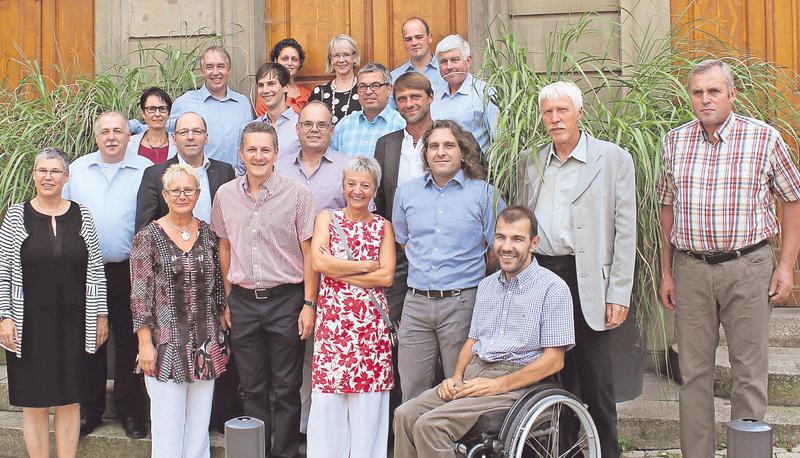 Bürgermeisterin Sabine Eckert-Viereckel (links) vereidigte ihren neugewählten Gemeinderat, der bis 2019 wichtige Weichen stellen wird. Auf dem Foto fehlt Dieter Gebert.
Foto: Yvonne Tscherwitschke