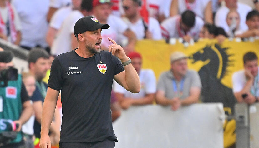 VfB-Trainer Sebastian Hoeneß ärgert sich über die Entscheidungen des Schiedsrichters im Heimspiel gegen den FSV Mainz 05.