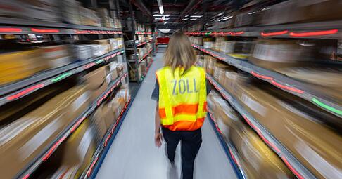 Stellt der Zoll fest, dass ein Produkt gef&auml;lscht ist, beh&auml;lt er die Ware ein.