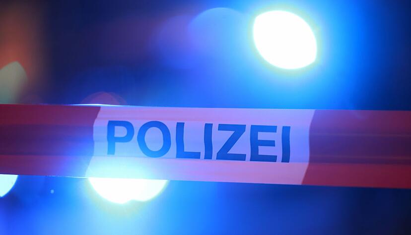 Die Polizei ermittelt wegen einer toten Person in einem Waldst&uuml;ck bei Keltern. (Symbolbild)
