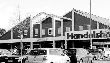 Der Schwaigerner Handelshof will seine Fläche um rund tausend Quadratmeter erweitern. Laut Planung der Kaufland Stiftung & Co. KG ist an eine Sortimentsvertiefung, nicht an eine -ausweitung gedacht. (Foto: Gabi Muth) Der Schwaigerner Handelshof will seine Fläche um rund tausend Quadratmeter erweitern. Laut Planung der Kaufland Stiftung & Co. KG ist an eine Sortimentsvertiefung, nicht an eine -ausweitung gedacht. (Foto: Gabi Muth)