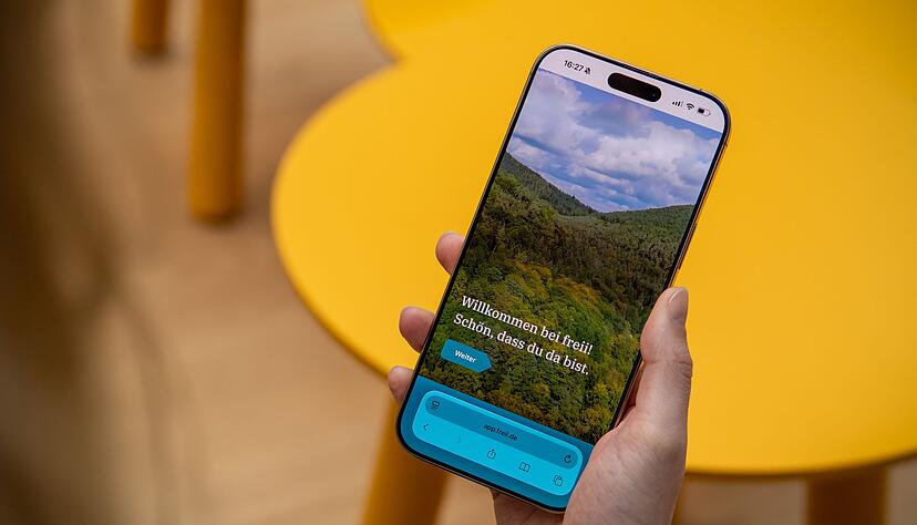 Ausgewogene Mediennutzung erlernen: Die Web-App «freii» bietet einem drei Wochen lang kleine Challenges und Infos, um ziellosem Scrollen vorzubeugen. Ausgewogene Mediennutzung erlernen: Die Web-App «freii» bietet einem drei Wochen lang kleine Challenges und Infos, um ziellosem Scrollen vorzubeugen.