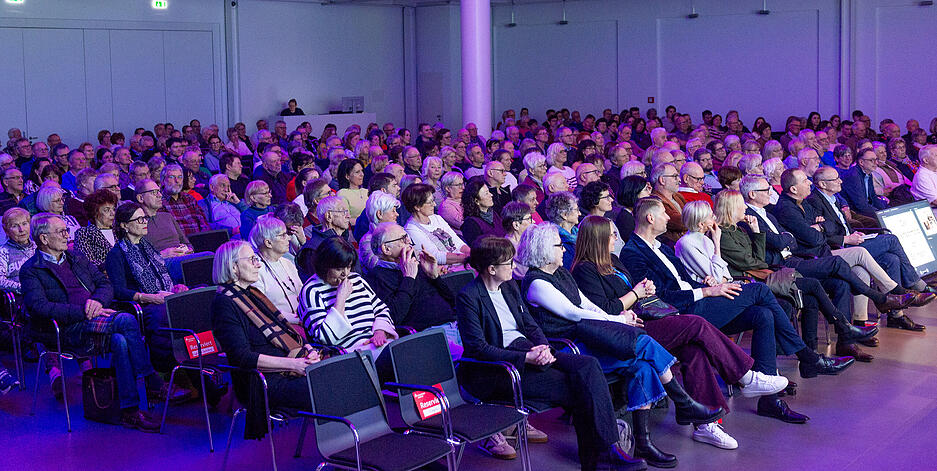 Die Zuschauer erfuhren spektakul&auml;re F&auml;lle aus dem Berufsalltag von Gerichtsmediziner Dr. med. Frank Joachim Reuther.