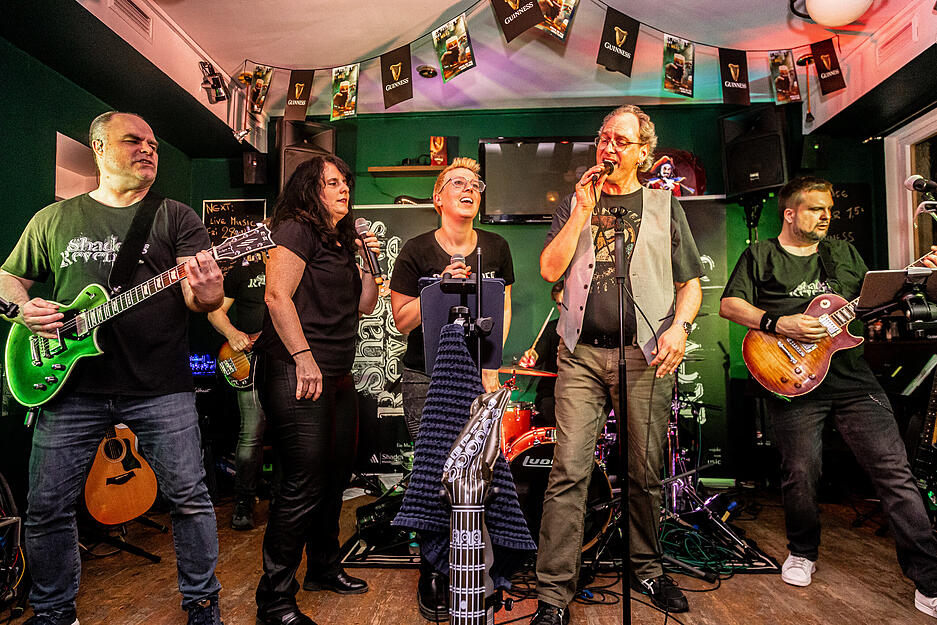 Unter den neun Lokalen, die bei der 34. Auflage der Live-Nacht in Heilbronn teilgenommen haben, ist auch der Irish Pub. Hier spielt die Band 7 More Days. Unter den neun Lokalen, die bei der 34. Auflage der Live-Nacht in Heilbronn teilgenommen haben, ist auch der Irish Pub. Hier spielt die Band 7 More Days.