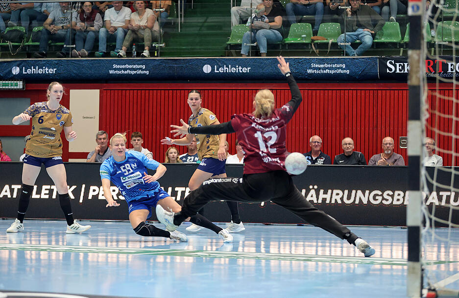 Antje Döll beim Wurf