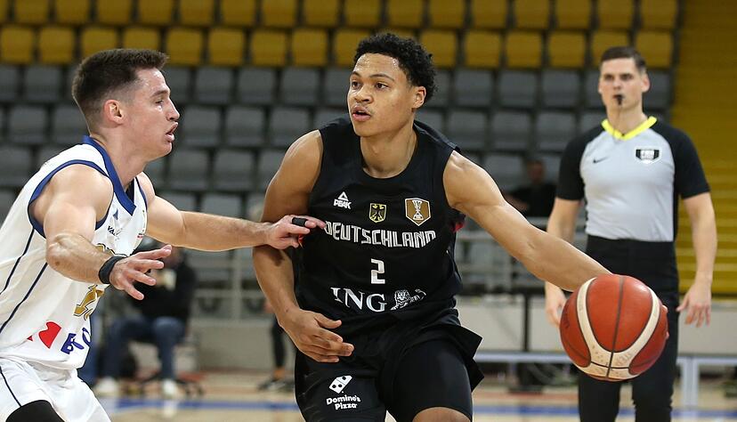 Jack Kayil versuchte Linie ins deutsche Spiel zu bringen. Jack Kayil versuchte Linie ins deutsche Spiel zu bringen.