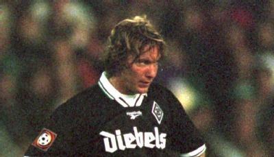 Michael Sternkopf steht 1996 f&uuml;r M&ouml;nchengladbach auf dem Platz.