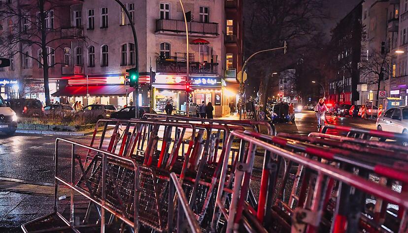 Die Polizei in Berlin bereitet sich auf einen Gro&szlig;einsatz vor.