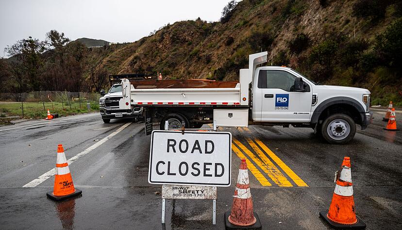 Augenzeugen berichteten nach dem Wintersturm von umgest&uuml;rzten B&auml;umen, &uuml;berschwemmten Stra&szlig;en und kleineren Erdl&ouml;chern.
