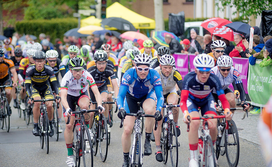 Baden-Württembergische Meisterschaften 2015: RSG Heilbronn holt bei baden-württembergischen Straßen-Meisterschaften in Neckarwestheim den U19-Titel. Schwere Strecke: Die bergauf führende Zielgerade in Neckarwestheim schlaucht alle Fahrer.