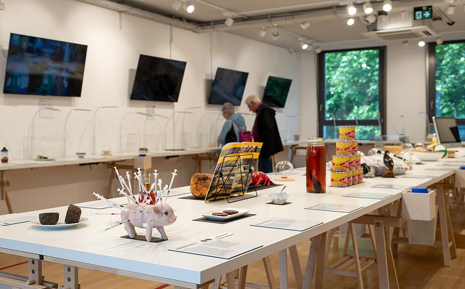 Auf zwei Etagen sind im Disgusting Food Museum in Stuttgart 80 Speisen aus aller Welt zu sehen. Das reicht von frittierter Vogelspinne bis zur &bdquo;Mongolian Mary&ldquo;, einer Mischung aus eingelegten Schafaugen und Tomatensaft.