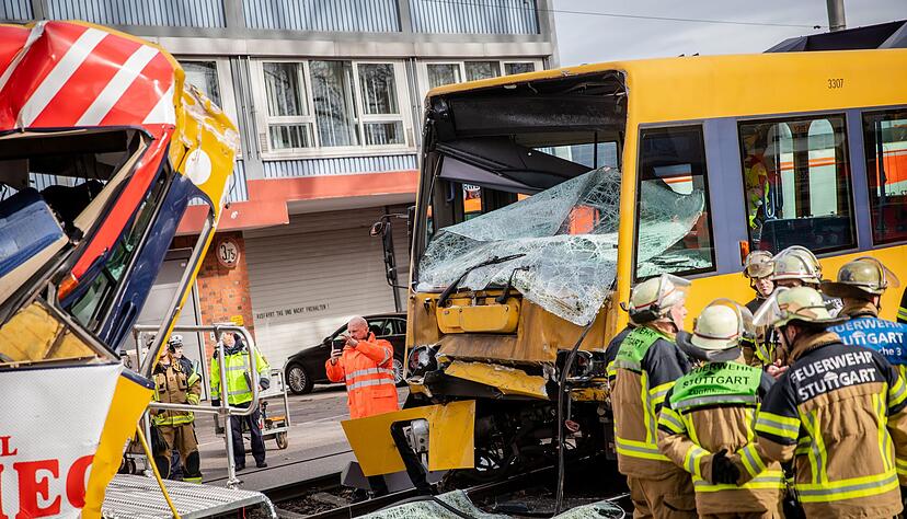 Fast genau ein Jahr nach dem Zusammenstoß von zwei Stadtbahnen ist Anklage gegen eine der beiden Fahrerinnen erhoben worden. (Archivbild) Fast genau ein Jahr nach dem Zusammenstoß von zwei Stadtbahnen ist Anklage gegen eine der beiden Fahrerinnen erhoben worden. (Archivbild)