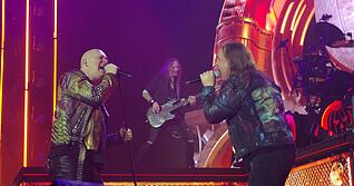Gesang im Duett: Michael Kiske (links) und Andi Deris bestreiten viele Helloween-Songs gemeinsam.