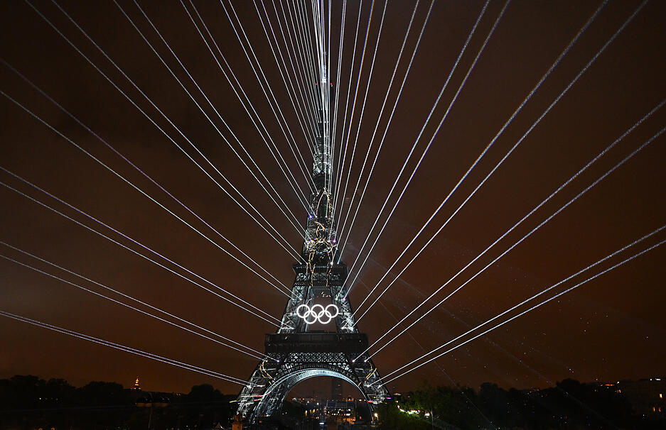 Die Lichtshow am Eifelturm sorgte für spektakuläre Momente bei der Eröffnungsfeier der Olympischen Spiele 2024 in Paris.
