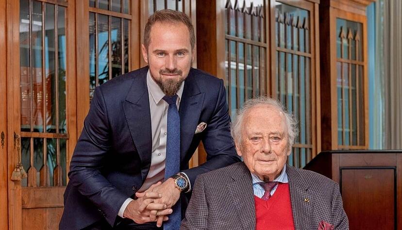 Reinhold Würth (rechts) will den Vorsitz des Stiftungsaufsichtsrats zum 1. Januar 2025 an seinen Enkel Benjamin Würth übergeben. Reinhold Würth (rechts) will den Vorsitz des Stiftungsaufsichtsrats zum 1. Januar 2025 an seinen Enkel Benjamin Würth übergeben.