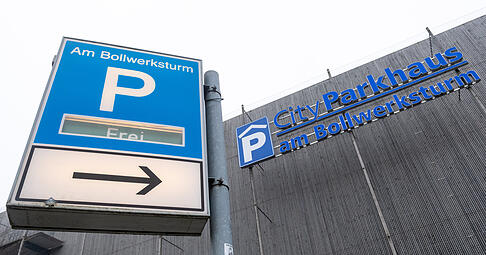 Nicht zum Architekturdenkmal &uuml;berh&ouml;hen: Das Parkhaus am Bollwerksturm soll abgerissen werden.