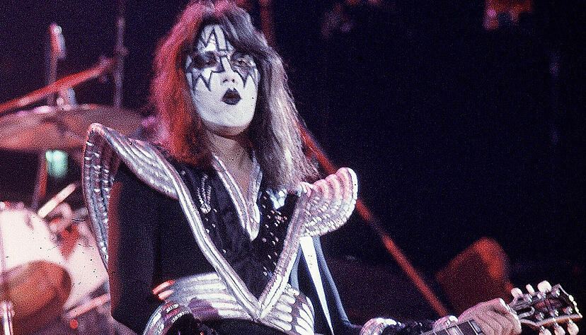 Ace Frehley, Ex-Gitarrist von Kiss, ist gestorben. Ace Frehley, Ex-Gitarrist von Kiss, ist gestorben.