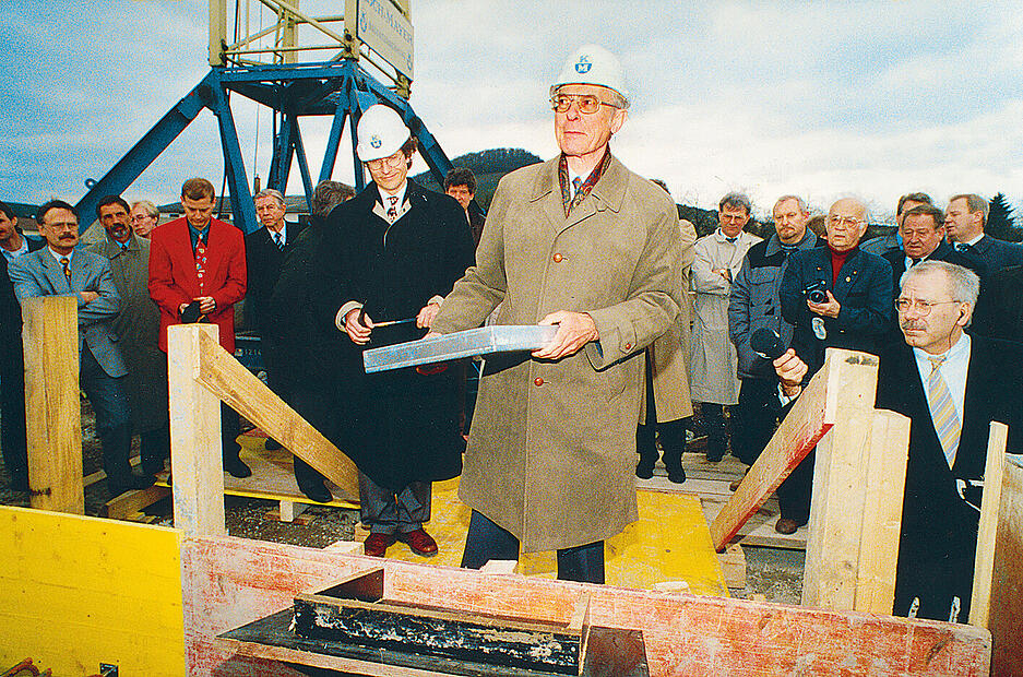 29. M&auml;rz 1994. Verleger Frank Distelbarth legt den Grundstein f&uuml;r das Druckhaus Heilbronner Stimme Pressedruck in der Heilbronner Austra&szlig;e.