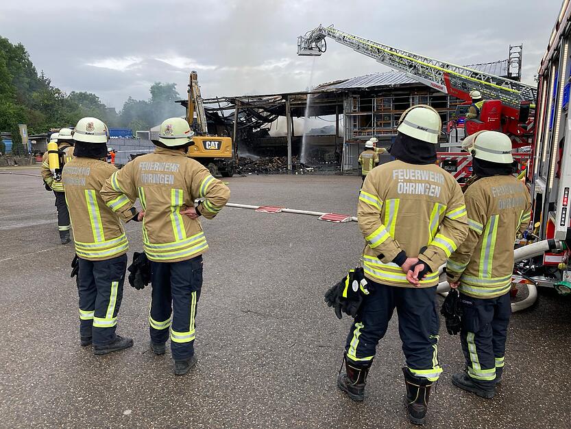 Millionenschaden bei Brand in Öhringer Container- und Recyclingbetrieb Millionenschaden bei Brand in Öhringer Container- und Recyclingbetrieb