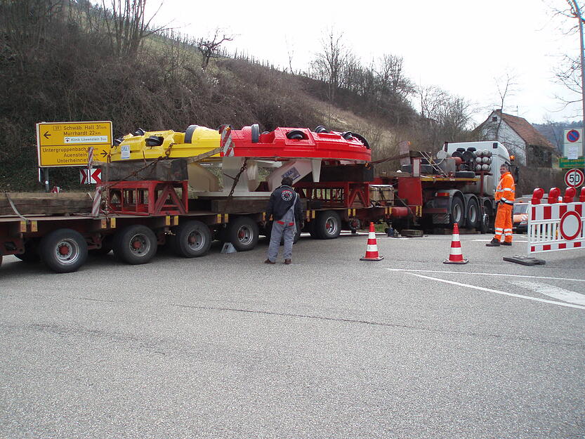 März 2009: Schwertransport eines Bohrkopfes bei Löwenstein.