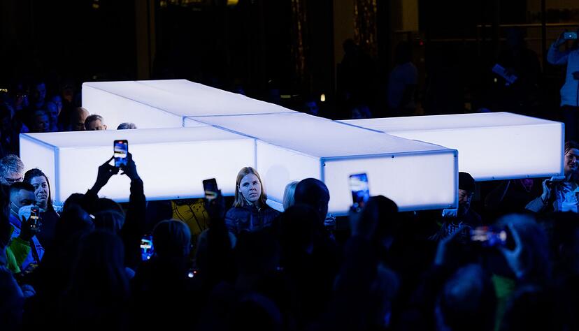 Bei «Die Passion» wurde stets ein großes Kreuz durch Innenstädte getragen - 2026 wird es nicht der Fall sein. (Archivbild)