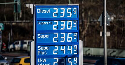 Die Preise für Diesel und Benzin sind seit dem Krieg in der Ukraine teils deutlich über die Marke von zwei Euro gestiegen.