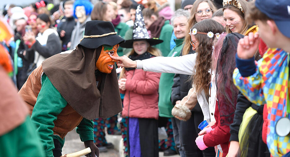 Tausende Zuschauer standen Spalier.