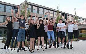 Von 2015 bis 2017 lief die Generalerneuerung der Otto-Klenert-Schule. Dafür legte die Stadt 14,7 Millionen Euro auf den Tisch.
Foto: Archiv/Reiff Von 2015 bis 2017 lief die Generalerneuerung der Otto-Klenert-Schule. Dafür legte die Stadt 14,7 Millionen Euro auf den Tisch.
Foto: Archiv/Reiff