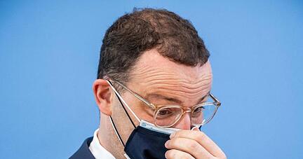 Gesundheitsminister Jens Spahn nach einer Pressekonferenz zur Corona-Lage. Gesundheitsminister Jens Spahn nach einer Pressekonferenz zur Corona-Lage.