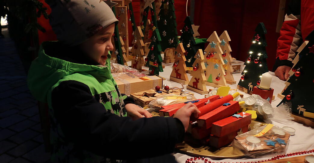 Allerlei weihnachtliche Dekorationen, Handgemachtes und Geschenkideen gibt es am kommenden Wochenende auf den Weihnachtsmärkten in Hohenlohe wieder zu bestaunen.