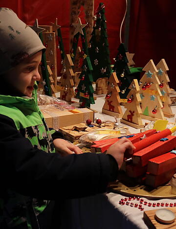 Allerlei weihnachtliche Dekorationen, Handgemachtes und Geschenkideen gibt es am kommenden Wochenende auf den Weihnachtsmärkten in Hohenlohe wieder zu bestaunen.