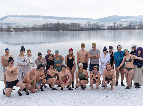 Eisbaden am Breitenauer See in Obersulm: Bizzbathing-Gruppe trifft sich regelm&auml;&szlig;ig