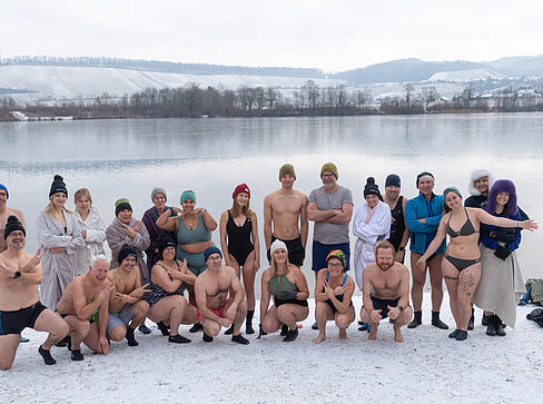 Eisbaden am Breitenauer See in Obersulm: Bizzbathing-Gruppe trifft sich regelm&auml;&szlig;ig