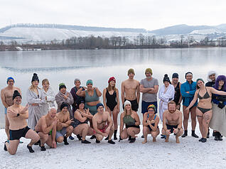 Eisbaden am Breitenauer See in Obersulm: Bizzbathing-Gruppe trifft sich regelm&auml;&szlig;ig