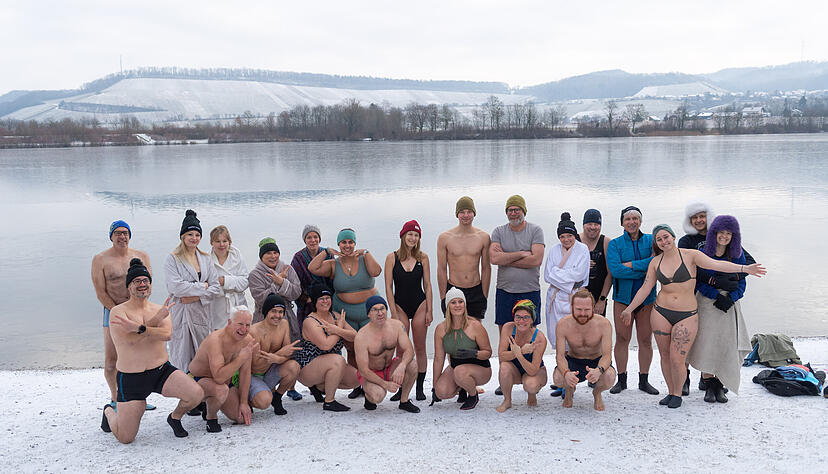 Eisbaden am Breitenauer See in Obersulm: Bizzbathing-Gruppe trifft sich regelm&auml;&szlig;ig