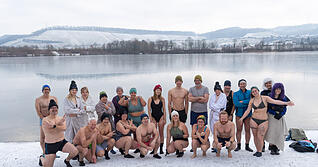 Eisbaden am Breitenauer See in Obersulm: Bizzbathing-Gruppe trifft sich regelm&auml;&szlig;ig