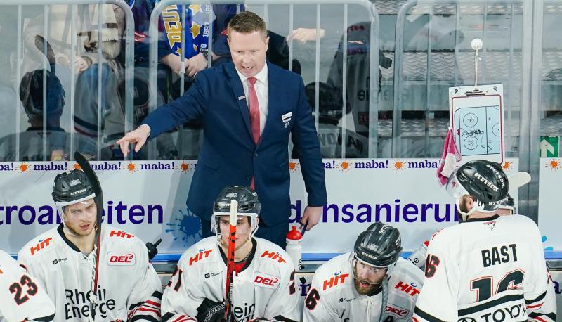 Mike Stewart bleibt Trainer der Haie. Mike Stewart bleibt Trainer der Haie.