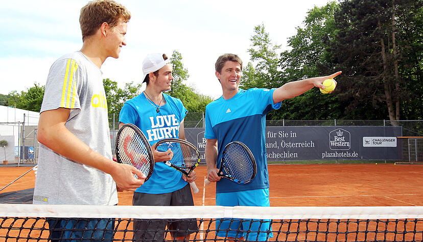 Ist immer wieder in der Region zu Gast: Bundestrainer Michael Kohlmann (von rechts), hier 2015 beim Neckar-Cup in Heilbronn mit Maxmilian Marterer und Johannes H&auml;rteis.