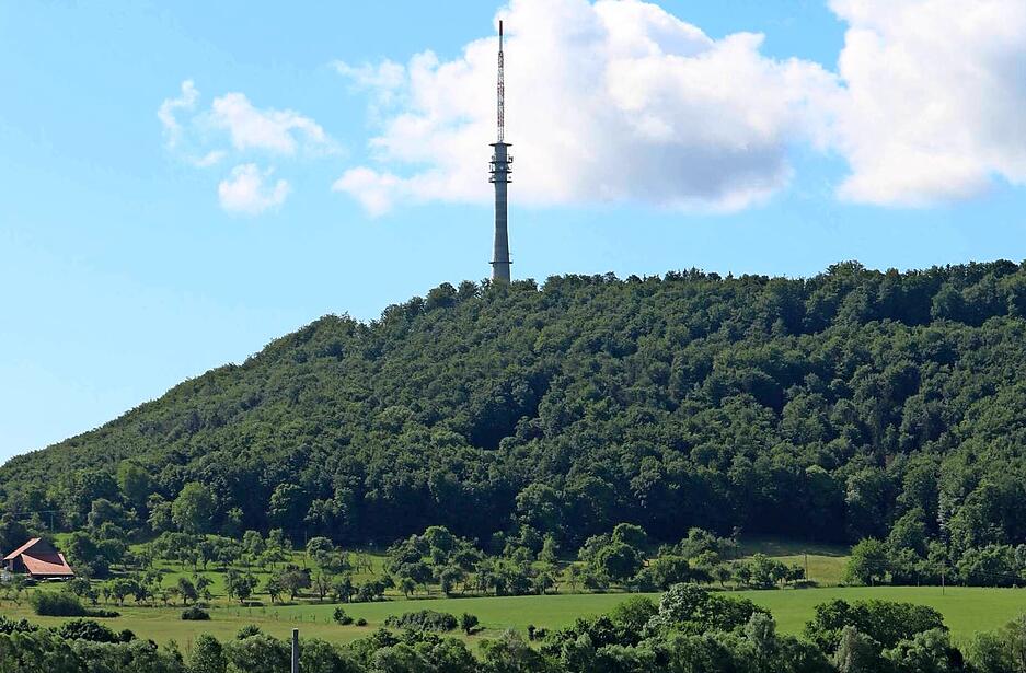 Herr des Turms und der Technik: Matthias Gallas vor einer der Sendeanlagen. Herr des Turms und der Technik: Matthias Gallas vor einer der Sendeanlagen.