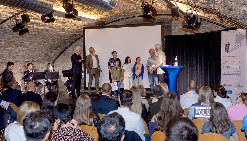 Stimme-Chefredakteur Uwe Ralf Heer führte informativ und unterhaltsam durch den Abend. Stimme-Chefredakteur Uwe Ralf Heer führte informativ und unterhaltsam durch den Abend.